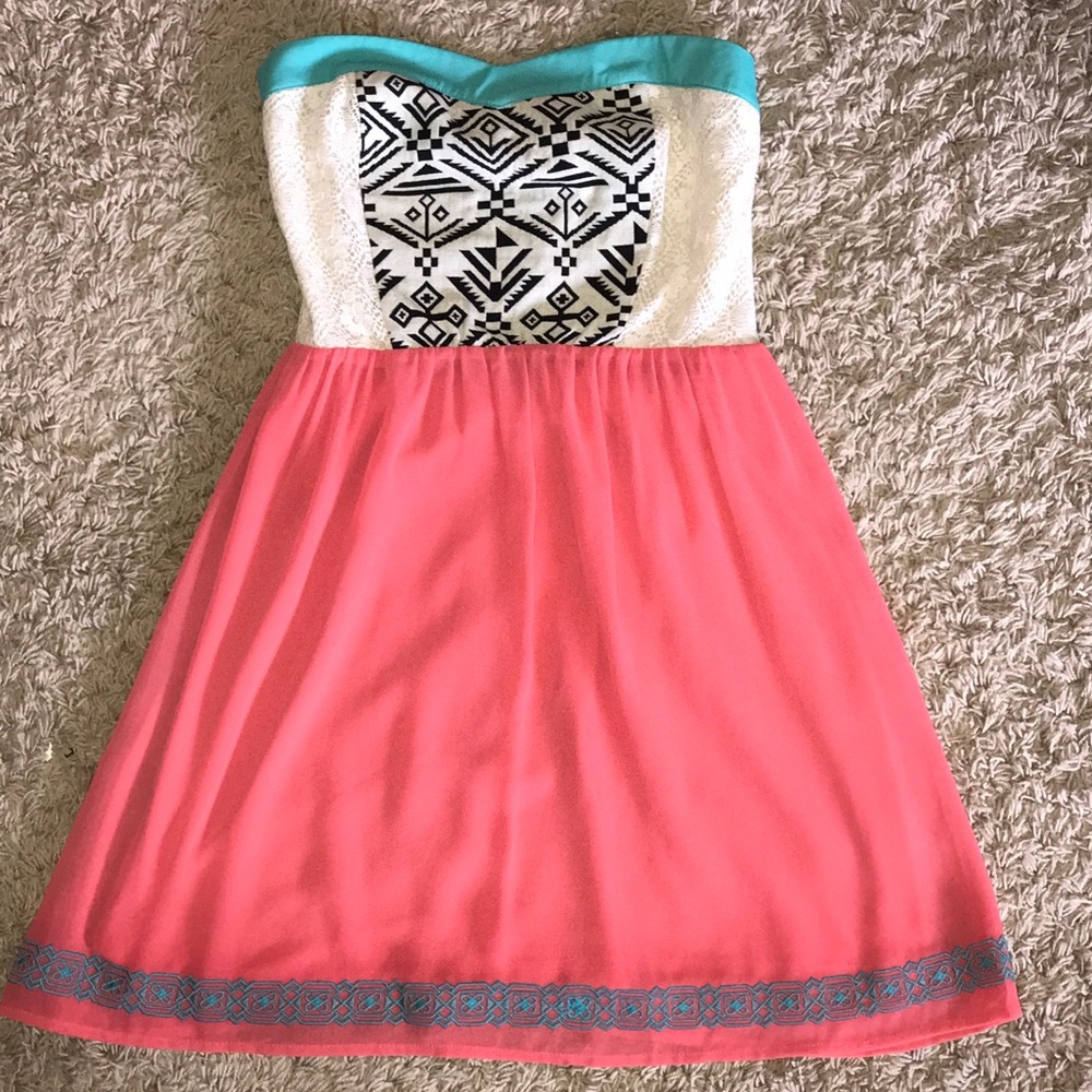 NWOT Flying Tomato Strapless Lace/Aztec Sundress